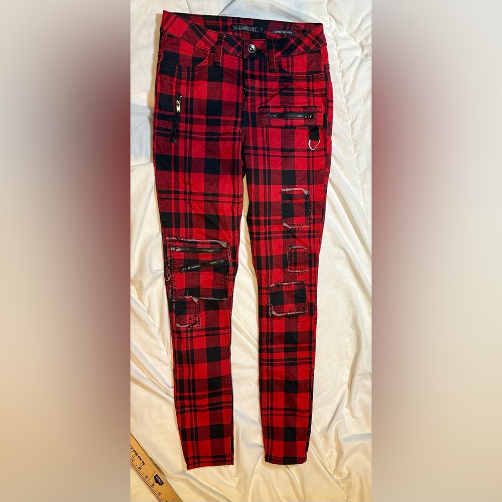 Juniors/women’s super skinny red plaid pants. Size 1
